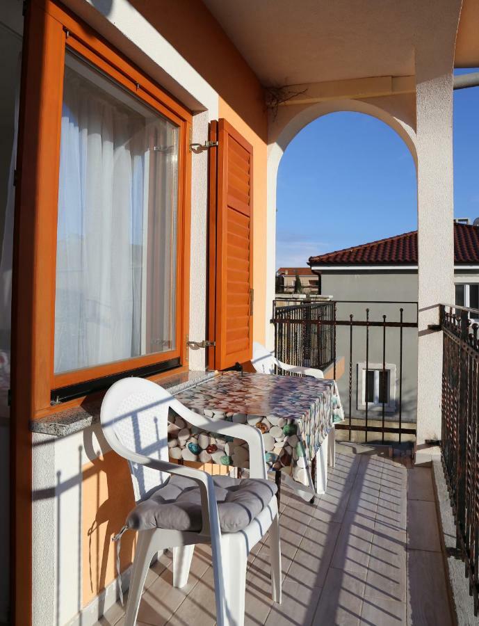 Apartments Laura Pinezici  Ngoại thất bức ảnh