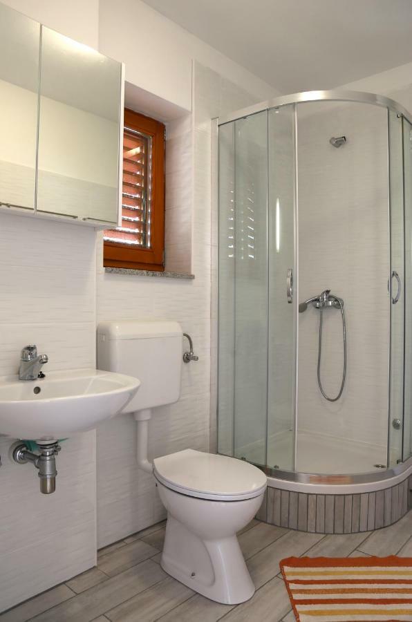 Apartments Laura Pinezici  Ngoại thất bức ảnh