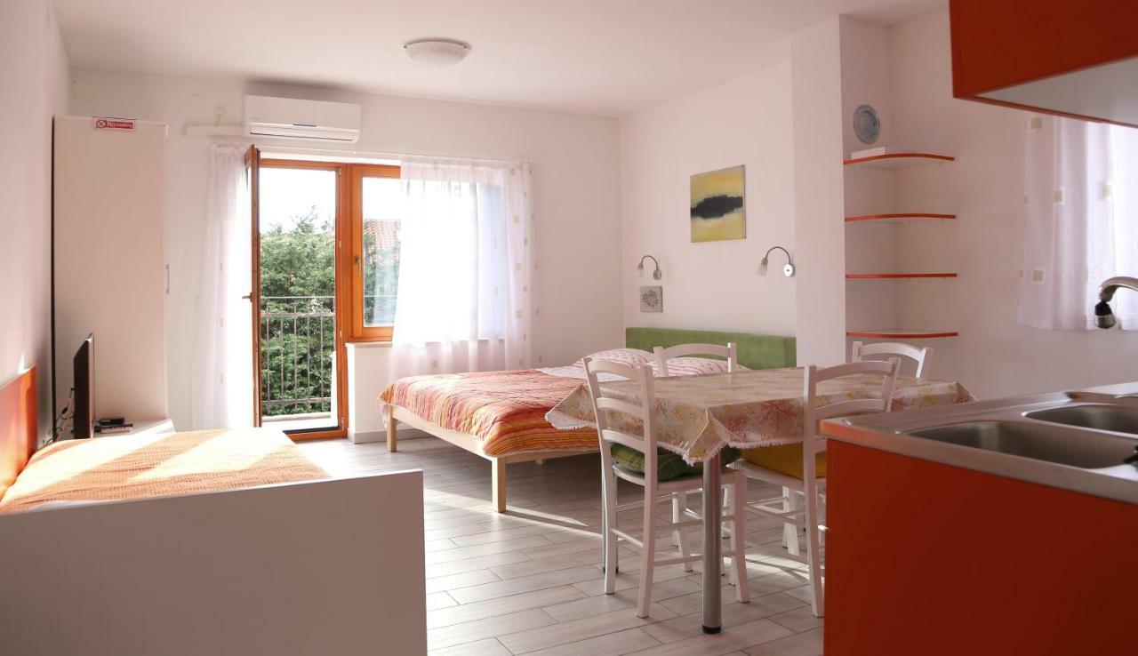 Apartments Laura Pinezici  Ngoại thất bức ảnh